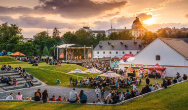 Slavnosti se mění na YOLO